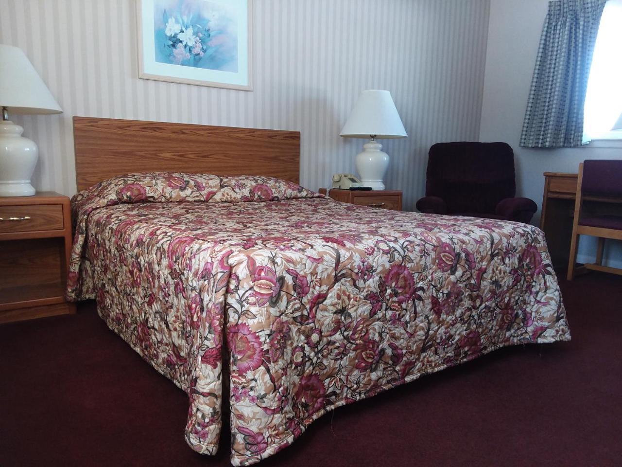 Budget Host Inn - Manistique Extérieur photo