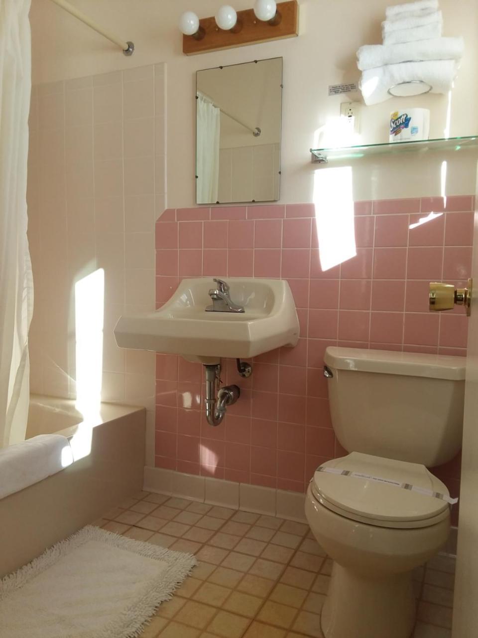 Budget Host Inn - Manistique Extérieur photo