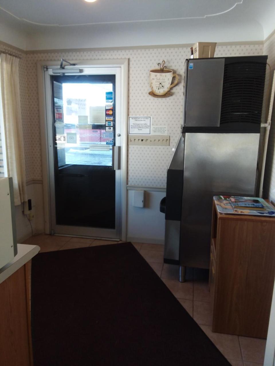 Budget Host Inn - Manistique Extérieur photo
